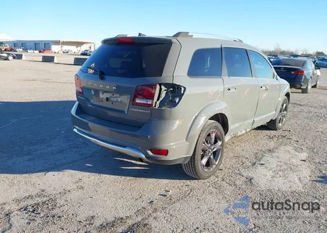 2020 Dodge Journey Crossroad z USA, uszkodzony, nr VIN 3C4PDCGB6LT266769